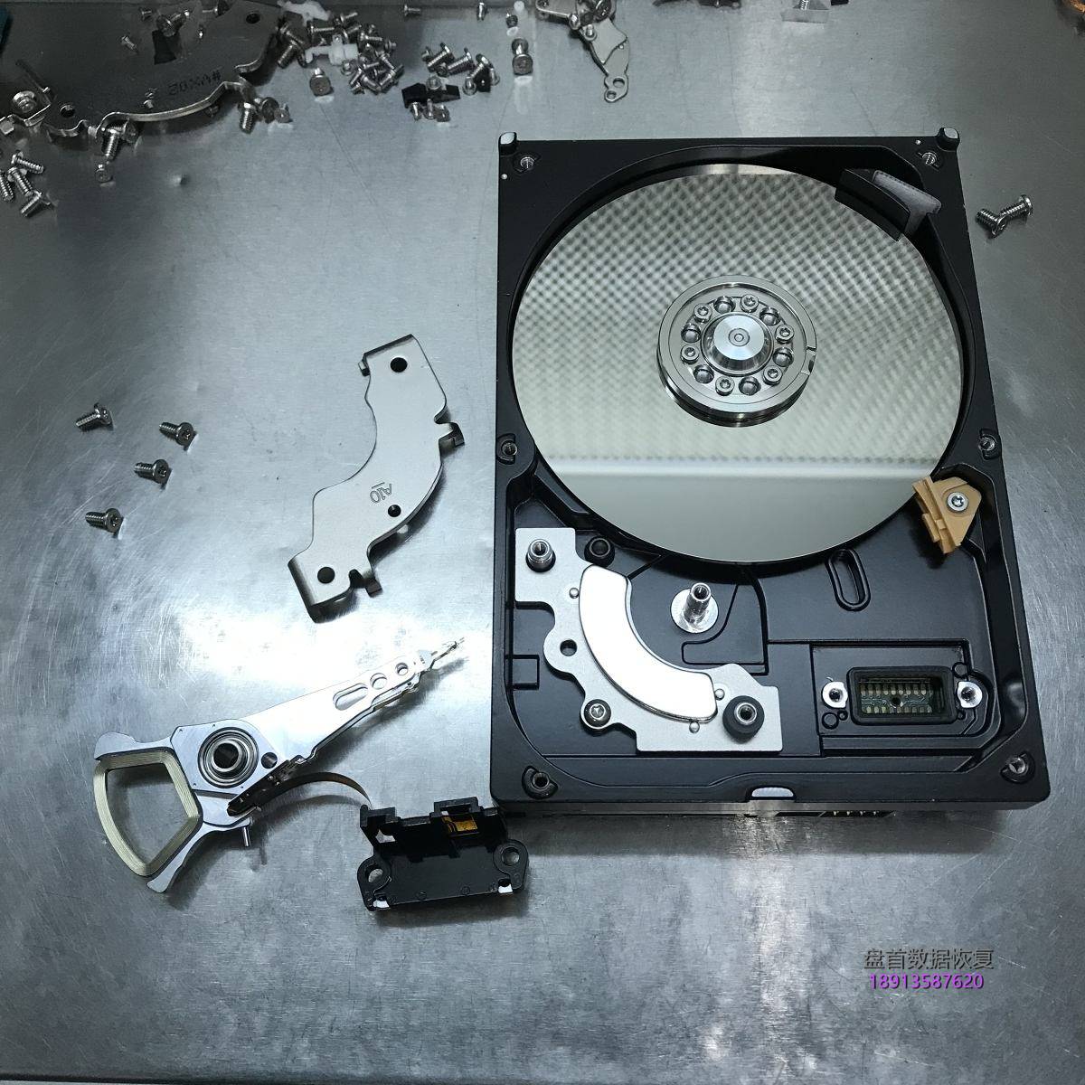 电脑主机箱被踢倒了导致WD3200AAJS台式机硬盘损坏进行开盘数据恢复成功