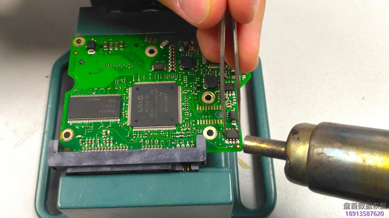 如何通过编程器设备读取的硬盘ROM芯片信息 硬盘的ROM芯片信息如何通过编程器设备读取