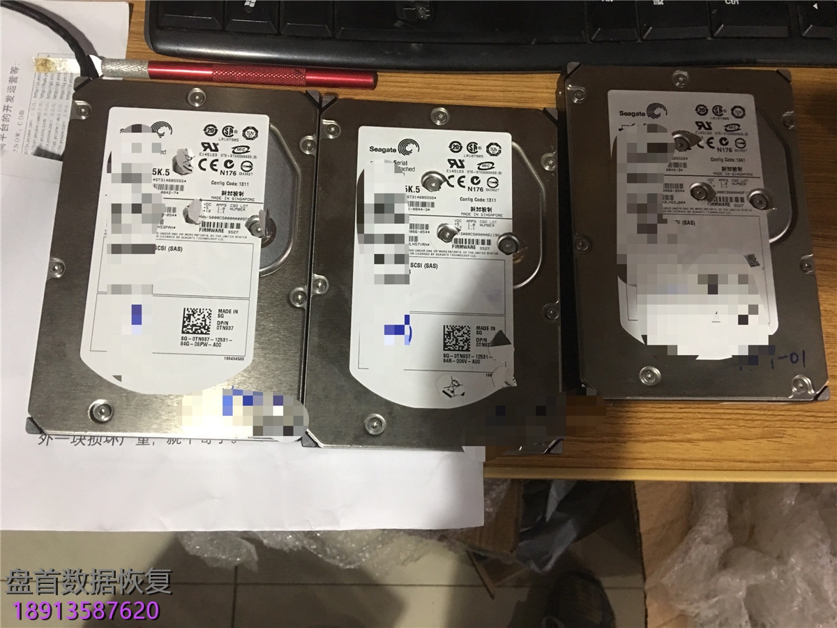 三块服务器SAS硬盘 二次开盘 ，无尘室里打开一看全部划伤了