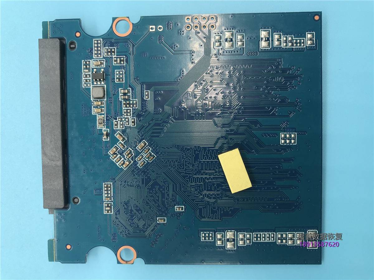 现代HY-VS-820 PRO固态硬盘突然卡死SSD变成只读状态ABR写入错误数据恢复完成