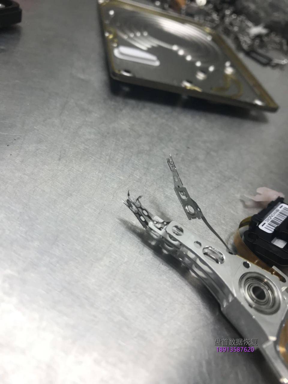 成功恢复wd250g笔记本硬盘摔坏盘体严重变形 成功恢复WD250G笔记本硬盘摔坏盘体严重变形
