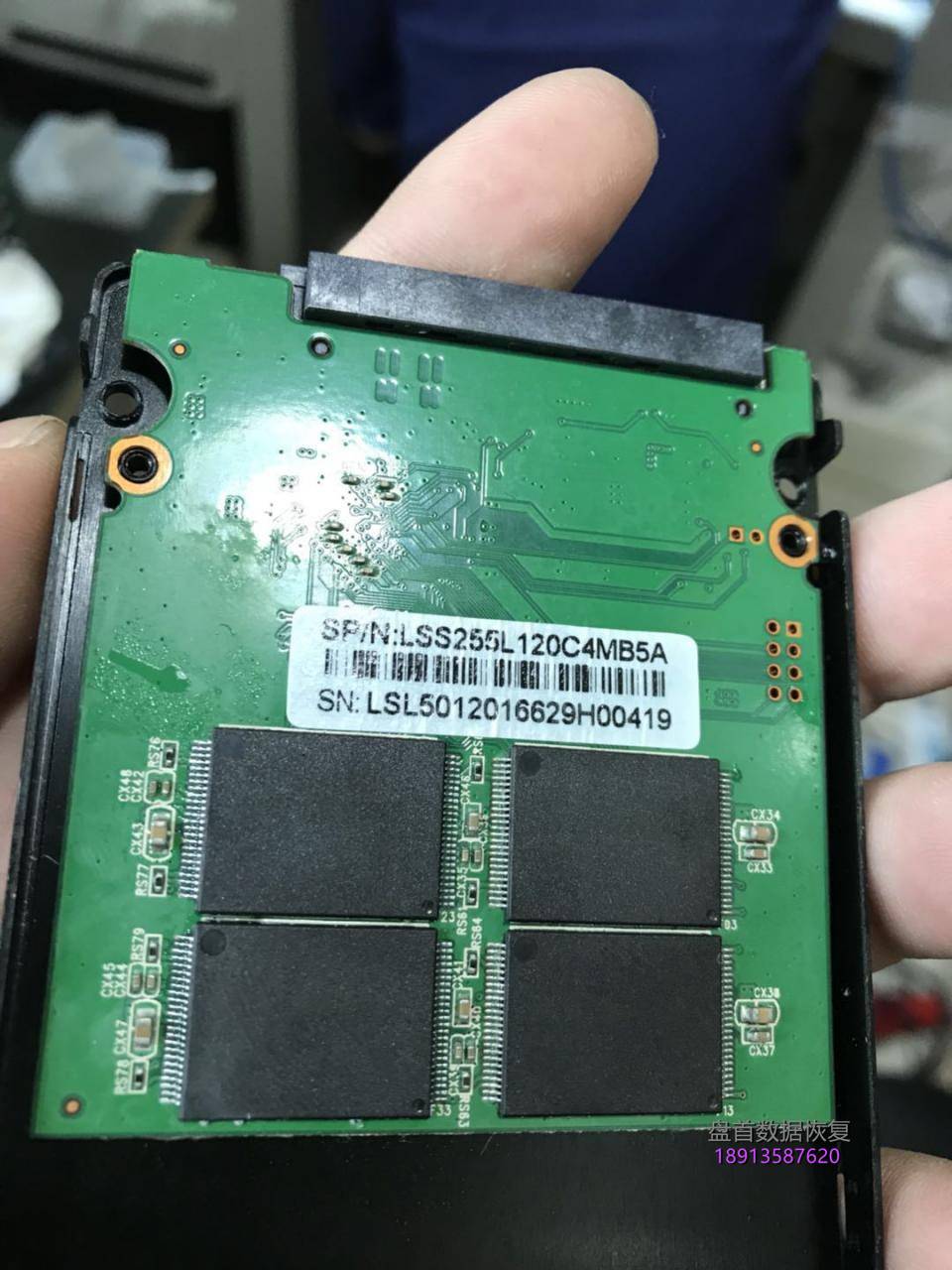 自动草稿 成功恢复120G联想SL500固态硬盘进水后芯片焊接点氧化短路客户通电后烧坏电源控制芯片
