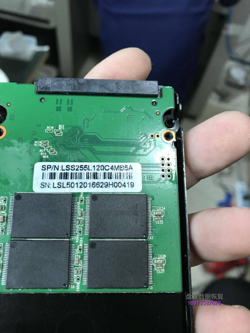 自动草稿 成功恢复120G联想SL500固态硬盘进水后芯片焊接点氧化短路客户通电后烧坏电源控制芯片