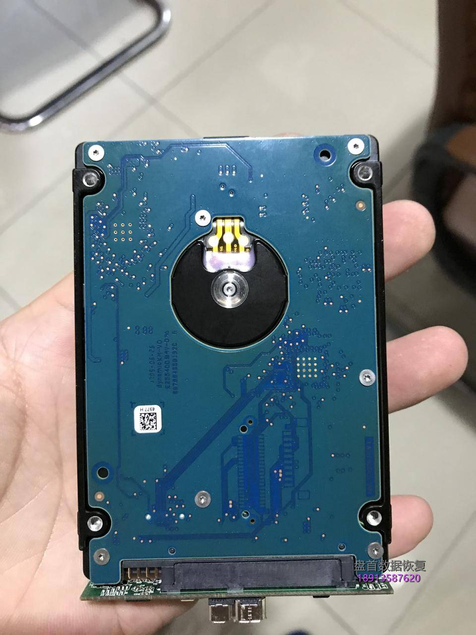 st4000lm024希捷4t移动硬盘摔坏导致磁头变形通电尝试后电-31 ST4000LM024希捷4T移动硬盘摔坏导致磁头变形通电尝试后电机停转，数据恢复成功