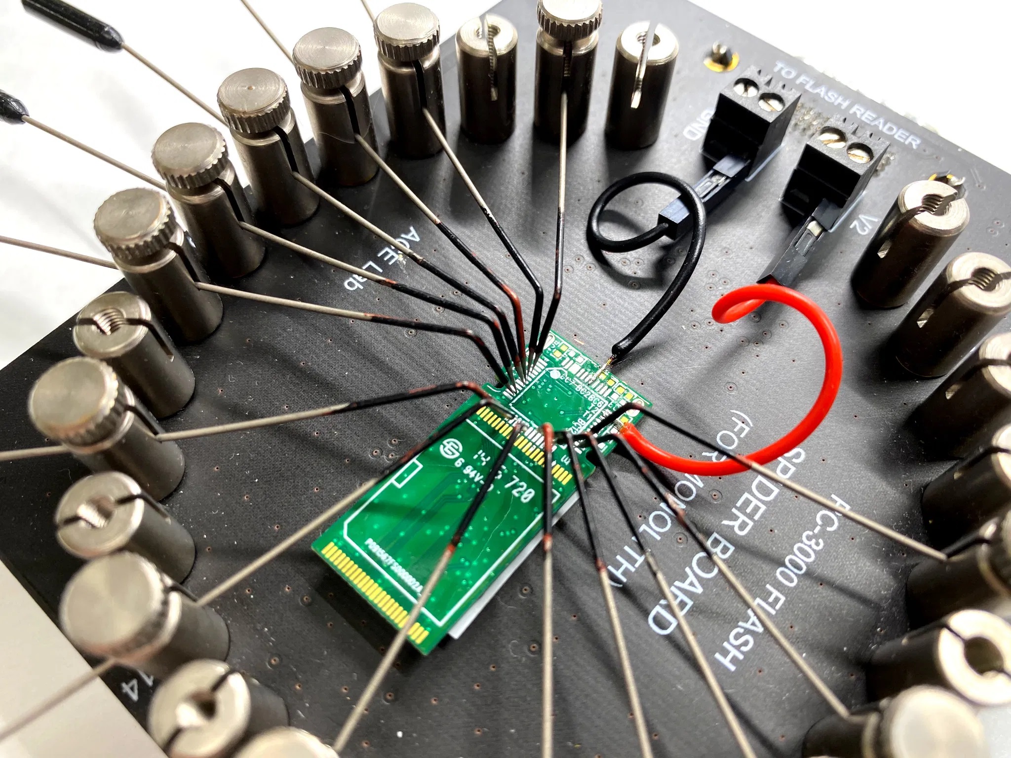 PC-3000 Flash如何将COB(黑牛屎芯片)的存储芯片从NAND闪存驱动器中恢复数据